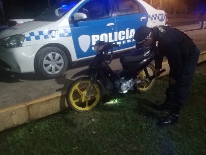 Caminera recupera una moto robada en el Paralelo 28